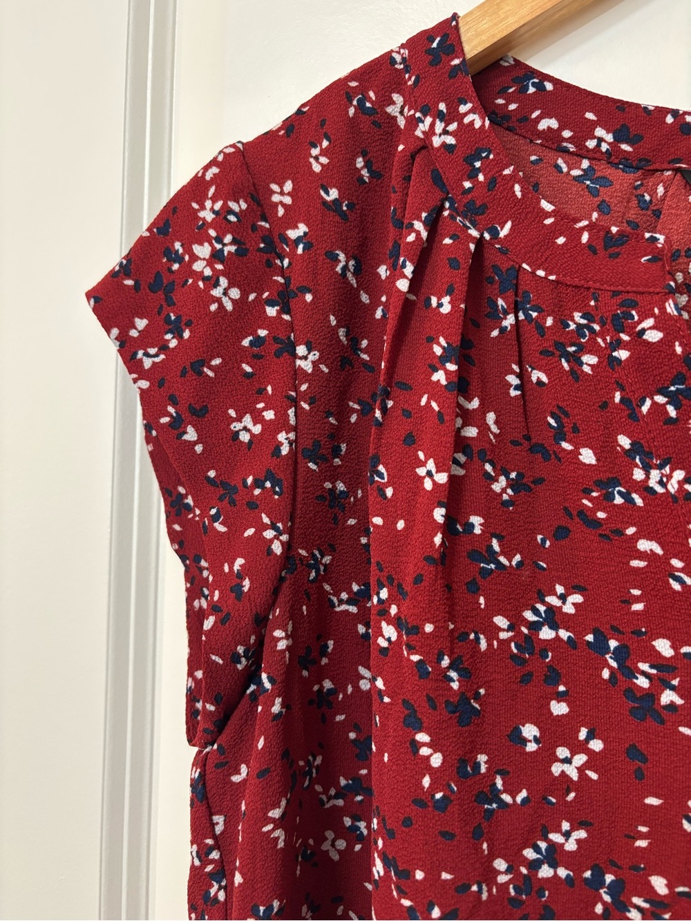 41 Hawthorn Burgundy Navy Floral Print Cap Sleeve  Top, Size M - Picture 4 of 8